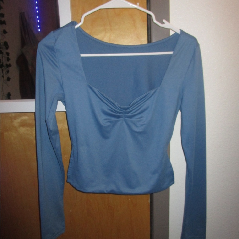 Long sleeve blue sweatshirt top